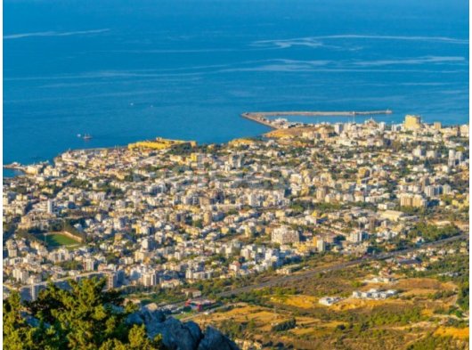 Girne şehir merkezinde satılık apartman arsası
