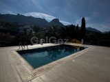 Girne, Zeytinlikte satılık 4+1 lüks villa