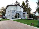 satılık 3+1villa girne alsancak bölgesi güneş enerjisi sistemi kış bahçeli 25 çeşit meyve ağacı geniş açık plan modern mutfak