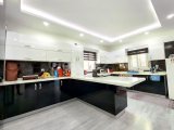 satılık 3+1villa girne alsancak bölgesi güneş enerjisi sistemi kış bahçeli 25 çeşit meyve ağacı geniş açık plan modern mutfak