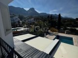 Girne, Zeytinlikte kiralık 4+1 lüks villa