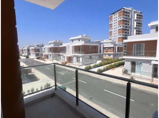 Kiralık 3+1 ikiz villa Long Beach Bölgesi Royal Sun Elite sapphire homes/Beyaz eşya/Tv/klima
