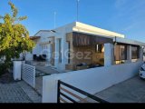 GAZİMAĞUSA MUTLUYAKA BÖLGESİ MÜSTAKİL EV 2+1 BÜYÜK BALKON GENİŞ BAHÇE