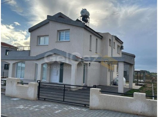 satılık 4+1 villa Mağusa Salamis otel bölgesi/Merkezi konum/Deniz yürüme mesafesi/Fırsat fiyat