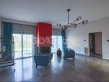 Girne, Alsancak'ta satılık muhteşem 5+2 villa