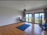 Girne, Alsancak'ta satılık muhteşem 5+2 villa
