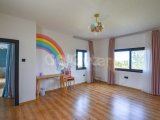 Girne, Alsancak'ta satılık muhteşem 5+2 villa