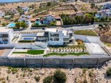 Girne, Arapköy'de satılık 4+1 tripleks villa