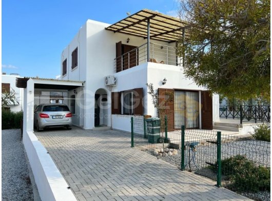 Magusa Tatlısu bölgesinde satılık 4+1 villa