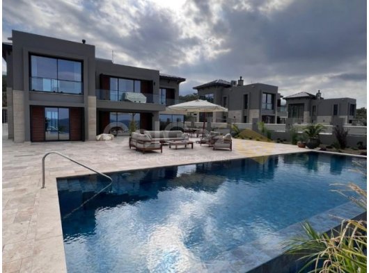 Girne Esentepe'de Denize Sıfır Ultra Lüks Villa