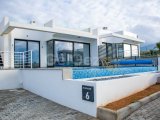 Girne Esentepe'de Satılık Denize Sıfır 3+1 Bungalow Villa