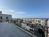 Girne Merkez'deHer Yere Ulaşımı Kolay Full Manzaralı Sıfır Binada Sıfır Eşyalı Kiralık 3+1 Penthouse Daire