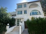 Girne merkezde savoy otele 600 metre mesafede kiralık komple bina
