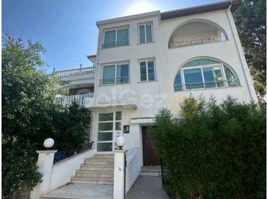 Girne merkezde savoy otele 600 metre mesafede kiralık komple bina