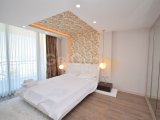 Girne Merkez'de Güvenlikli Havuzlu Site İçinde Lüks Eşyalı Full Deniz Manzaralı 3+1 Satılık Daire