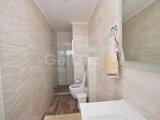 Girne Merkez'de Güvenlikli Havuzlu Site İçinde Lüks Eşyalı Full Deniz Manzaralı 3+1 Satılık Daire
