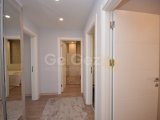 Girne Merkez'de Güvenlikli Havuzlu Site İçinde Lüks Eşyalı Full Deniz Manzaralı 3+1 Satılık Daire
