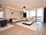 Girne Merkez'de Güvenlikli Havuzlu Site İçinde Lüks Eşyalı Full Deniz Manzaralı 3+1 Satılık Daire