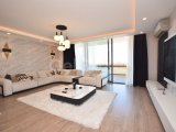 Girne Merkez'de Güvenlikli Havuzlu Site İçinde Lüks Eşyalı Full Deniz Manzaralı 3+1 Satılık Daire