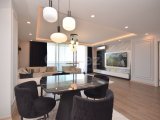 Girne Merkez'de Güvenlikli Havuzlu Site İçinde Lüks Eşyalı Full Deniz Manzaralı 3+1 Satılık Daire