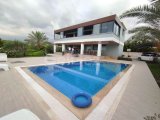 Kıbrıs Girne'de Denize Sıfır Lüks 5+1 Satılık Villa