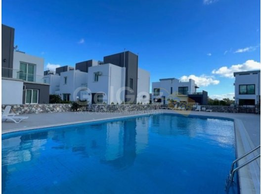 Karşıyaka'da Satılık yeni şık 2+2 villa , 3+2 yapılabilir