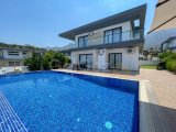 Satılık modern 4+1 villa Edremit Girne