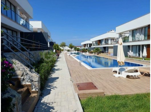 Girne Alsancak Yayla bölgesinde satılık bahçeli lüks 2+1 daire