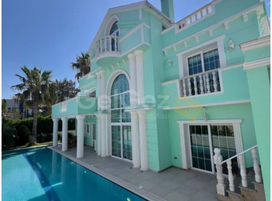 Girne, Çatalköy'de satılık 4+1 villa