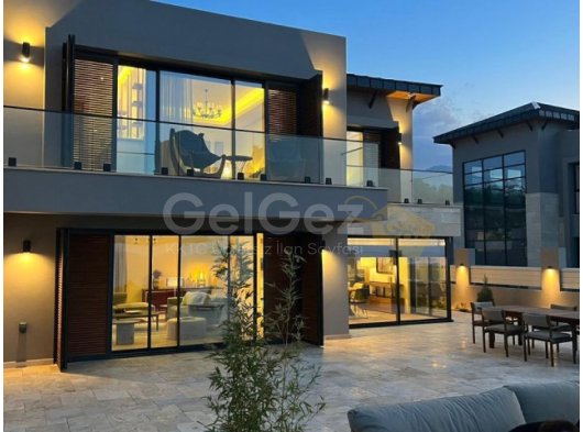Girne Esentepe'de Satılık 4+1 Lüks Villa