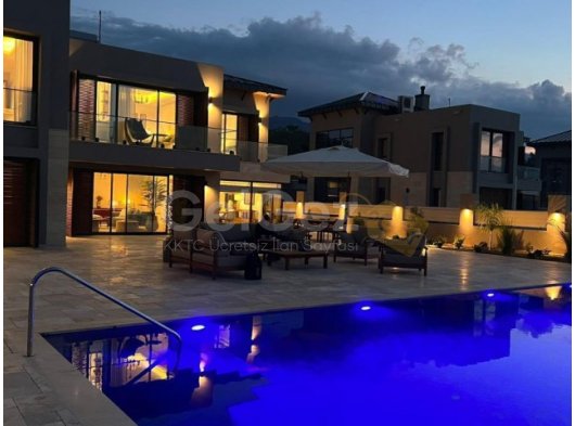 Girne Esentepe'de Satılık 4+1 Lüks Villa