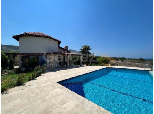 Girne, Kayalar bölgesinde satılık geniş 3+1 villa