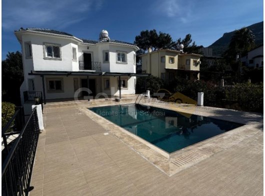 Girne, Zeytinlik bölgesinde satılık 4+1 villa