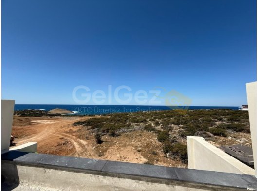 Caesar Breeze'de satılık 2+1 Quattro Townhouse - Her kattan deniz manzaralı, denize sıfır konumda ????