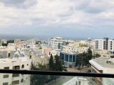 Girne Merkez’de satılık 3+1 lüks ,full eşyalı daire ,Deniz ve Dağ Manzaralı