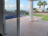 Çatalköy’de satılık 3+1 havuzlu villa , Kapanmaz Deniz manzaralı