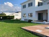Çatalköy’de satılık 3+1 havuzlu villa , Kapanmaz Deniz manzaralı