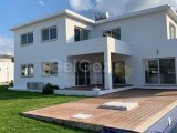 Çatalköy’de satılık 3+1 havuzlu villa , Kapanmaz Deniz manzaralı