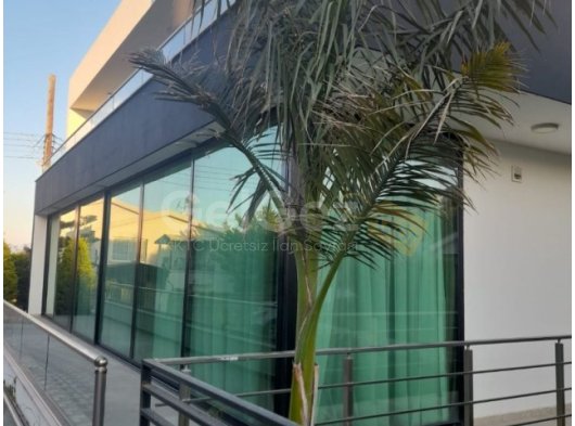 Girne Esentepe'de satılık 3+1 lüks villa