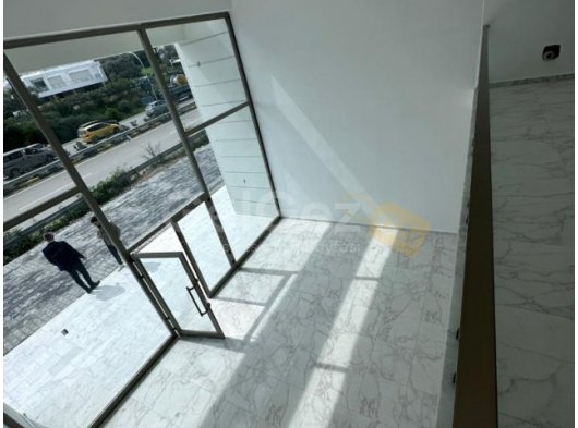 Girne Merkezde satılık ticari izinli dükkan