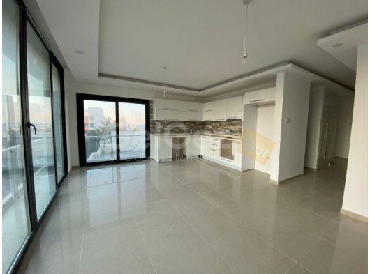 Girne Merkez’de satılık çok geniş 2+1 daire