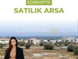 Edremit'te S bölgede satılık lüks villa yamak için uygun arazi