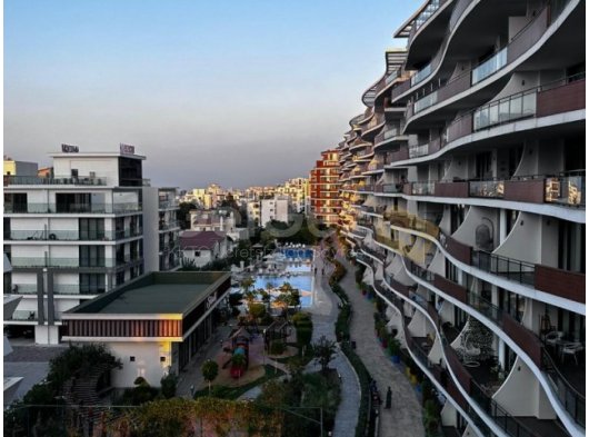 Girne Merkezde satılık Sitenin içinde 2+1 ful eşyalı daire