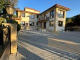 Girne Merkezde satılık muazzam 5+2 Malikane.
