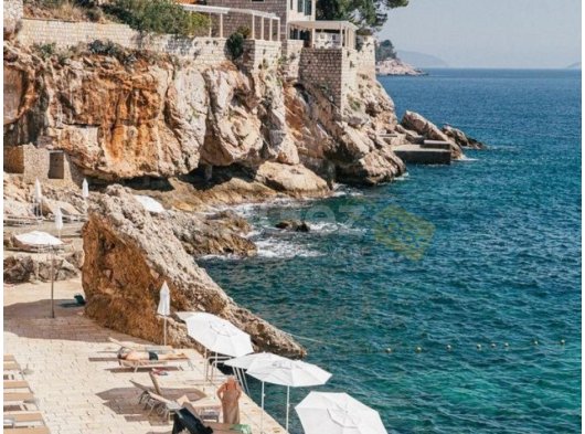 Karşiyaka’da Satılık Denize sifir Otel