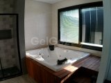 Zeytinlikte satılık 4 yatak odalı lüks villa , Dağ ve Deniz manzaralı, Türk koçan