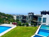 Girne Bellapais'te satılık havuzlu 4+1 lüks dubleks daire