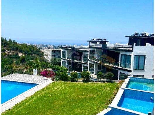 Girne Bellapais'te satılık havuzlu 4+1 lüks dubleks daire