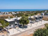 Girne Çatalköy'de satılık 3+1 tripleks villa