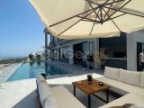 Girne Edremit'te satılık 4+1 dubleks lüks villa
